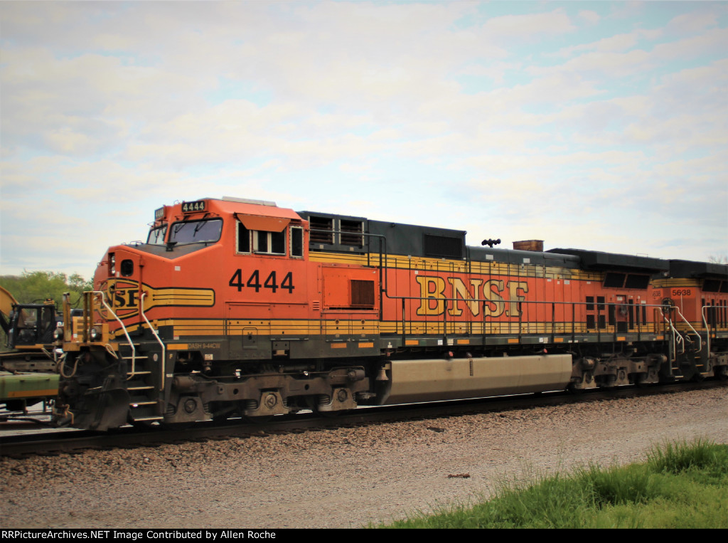 BNSF 4444